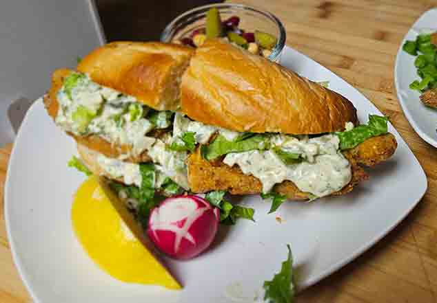 Fisch Broetchen, German fish Sandwich air fried. 