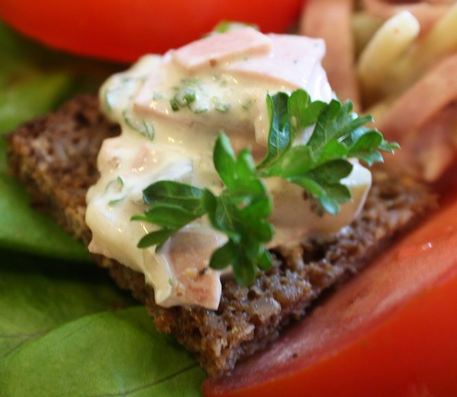 https://www.kitchenproject.com/german/recipes/Salat/Fleischsalat/Fleischsalat-on-Pumpernickel/1-IMG_4473.JPG